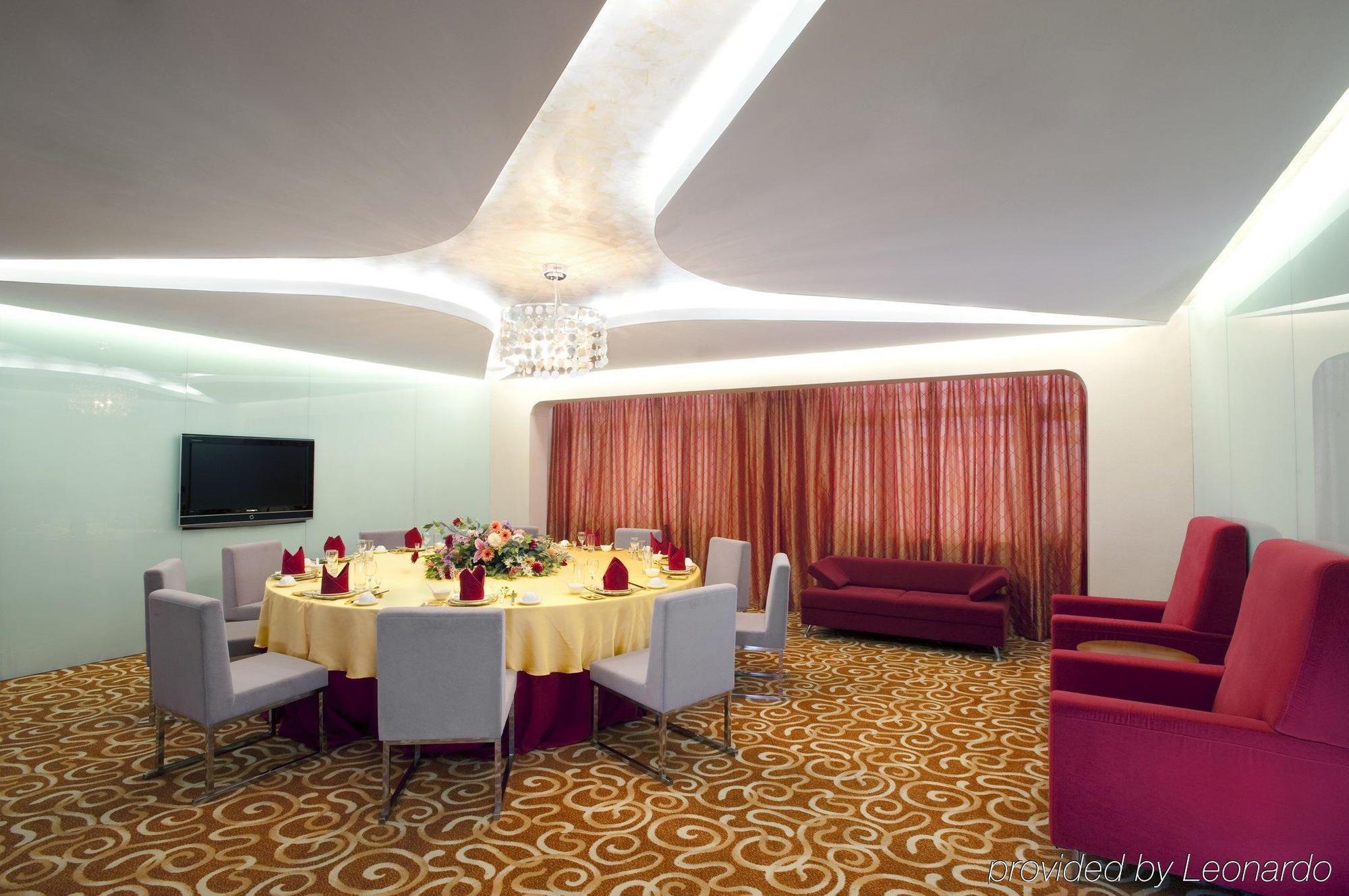 Holiday Inn Express Tianjin Binhai Ресторан фото