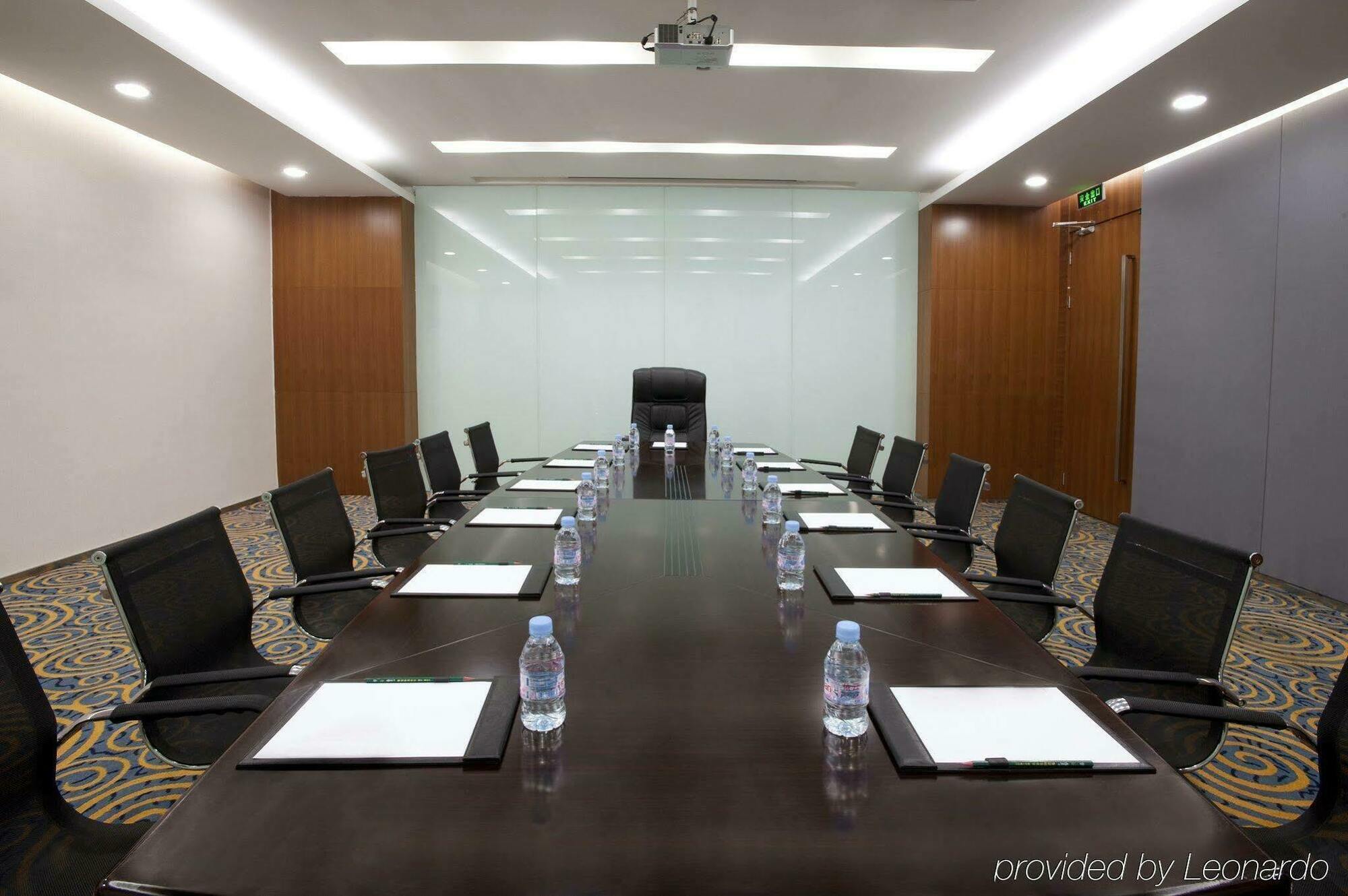 Holiday Inn Express Tianjin Binhai Екстер'єр фото
